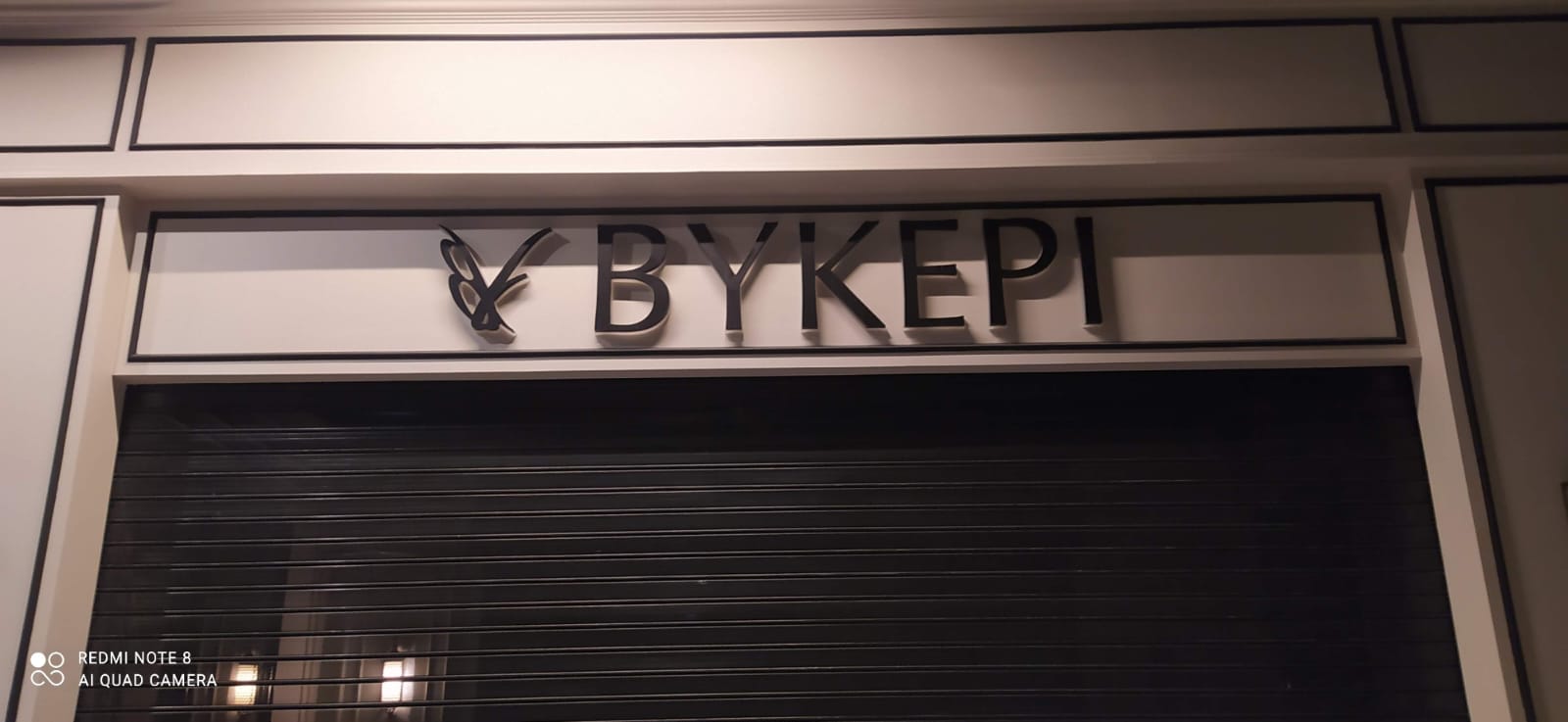 Bykepi mağazası metal kabartma logo ve isim tabelası