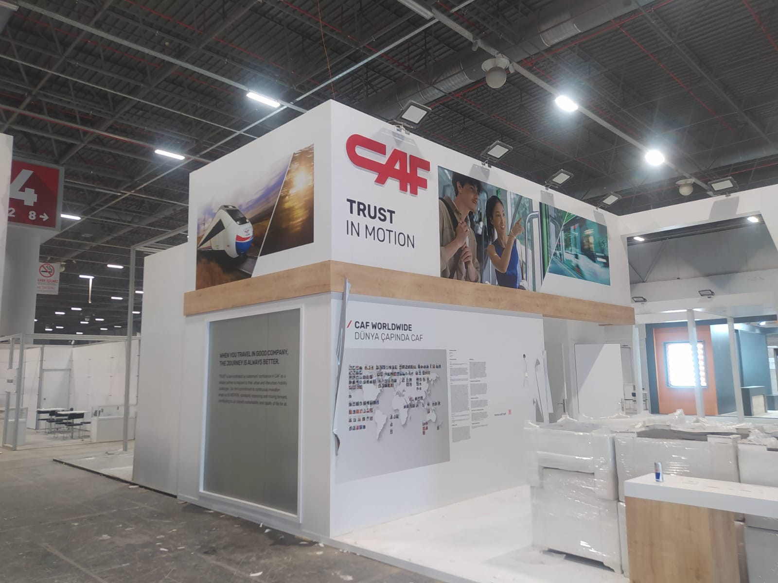 CAF fuar standı büyük format baskı ve kurumsal kimlik uygulaması