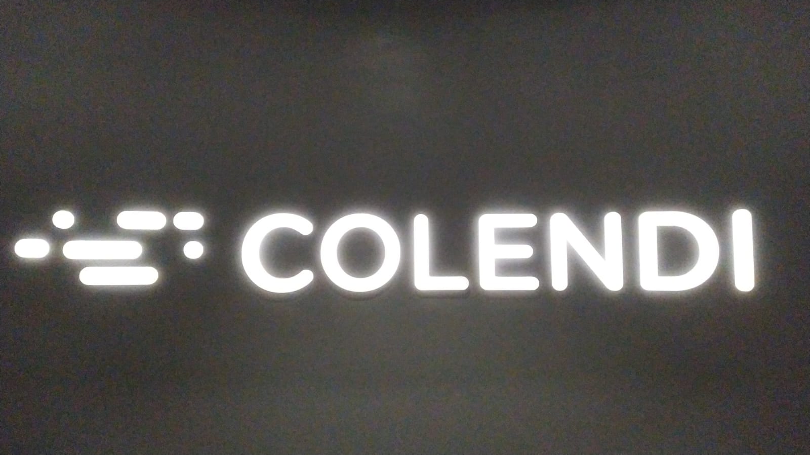 Colendi ofis girişi ışıklı kutu harf kurumsal logo tabelası