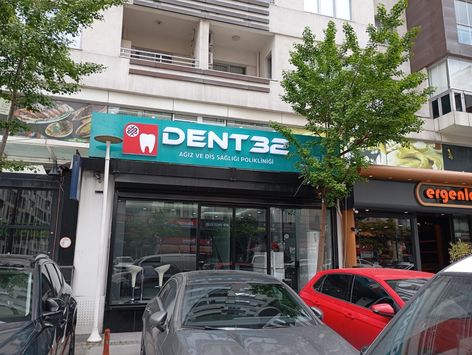 DENT32 Ağız ve Diş Sağlığı Polikliniği ışıklı kutu harf tabela