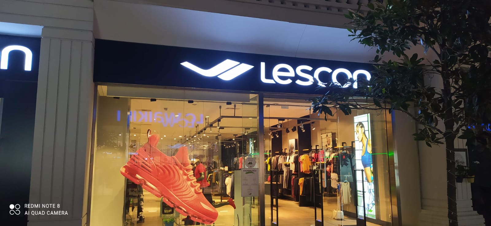 Lescon spor giyim mağazası ışıklı kutu harf tabelası
