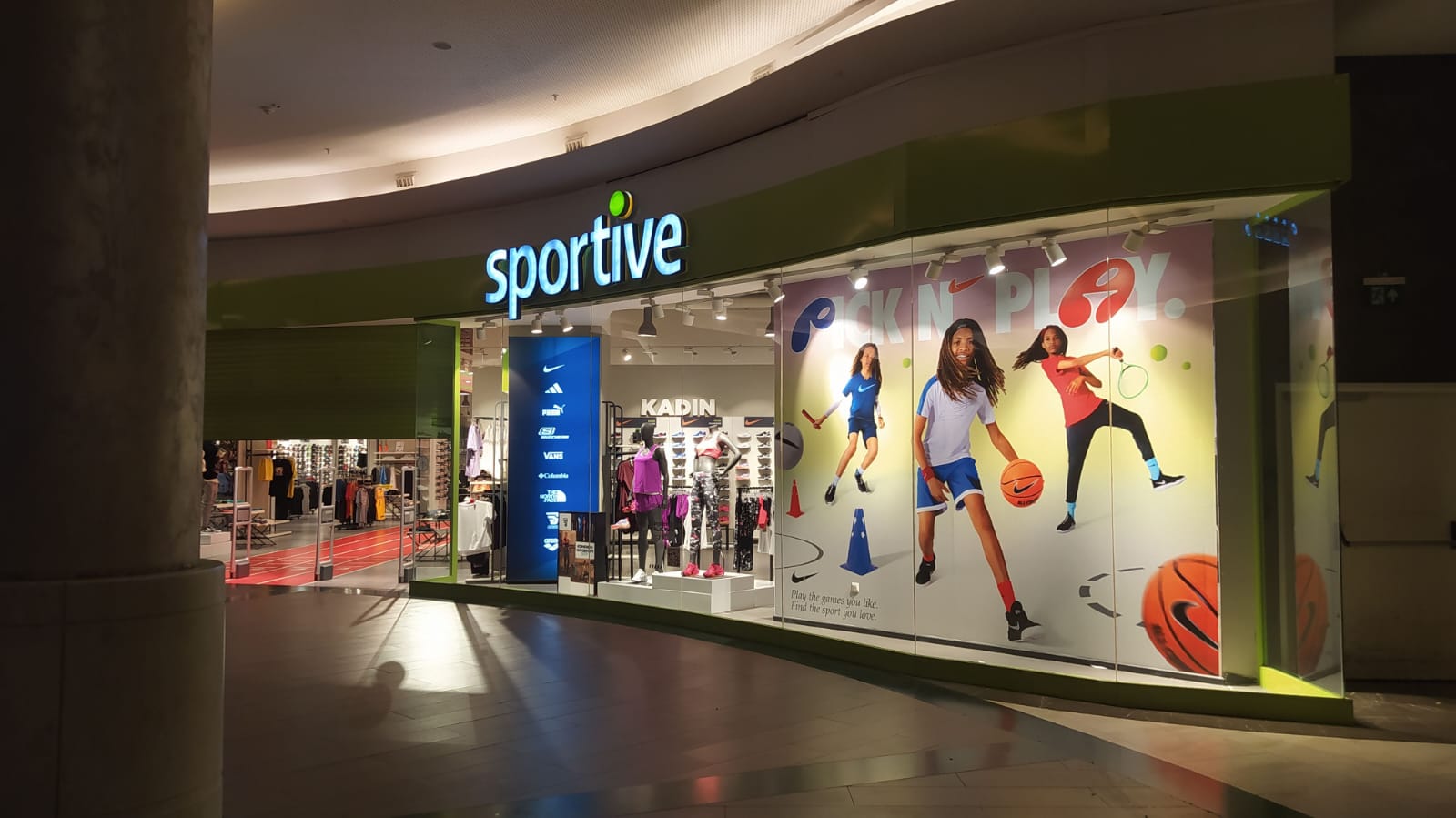 Sportive Kanyon AVM mağazası ışıklı tabela ve vitrin uygulaması