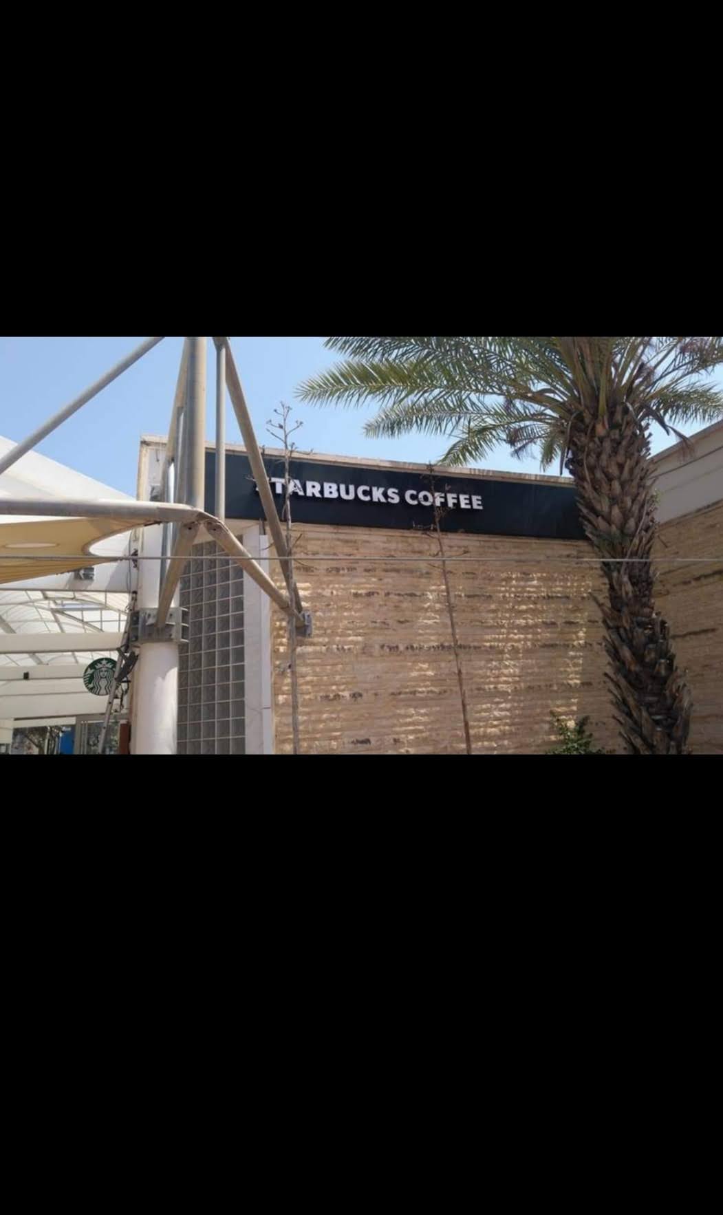 Starbucks Coffee kafe cephesine uygulanan beyaz ışıklı harf tabelası